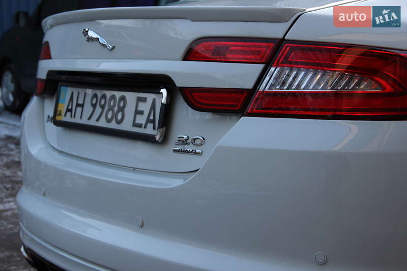 Седан Jaguar XF 2013 в Покровске