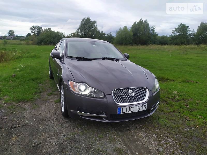 Седан Jaguar XF 2008 в Львові