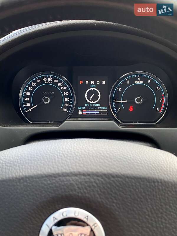 Седан Jaguar XF 2013 в Рівному