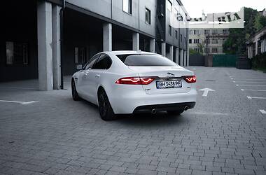 Седан Jaguar XF 2016 в Львове