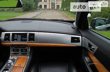 Седан Jaguar XF 2013 в 