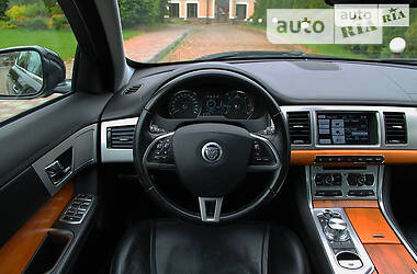 Седан Jaguar XF 2013 в 
