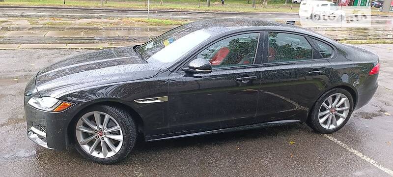 Седан Jaguar XF 2016 в Киеве