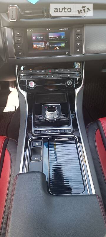 Седан Jaguar XF 2016 в Киеве