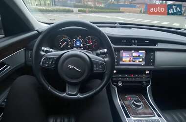 Седан Jaguar XF 2017 в Киеве