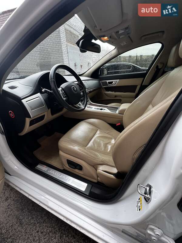 Седан Jaguar XF 2015 в Днепре