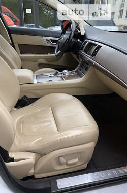 Седан Jaguar XF 2013 в Львове