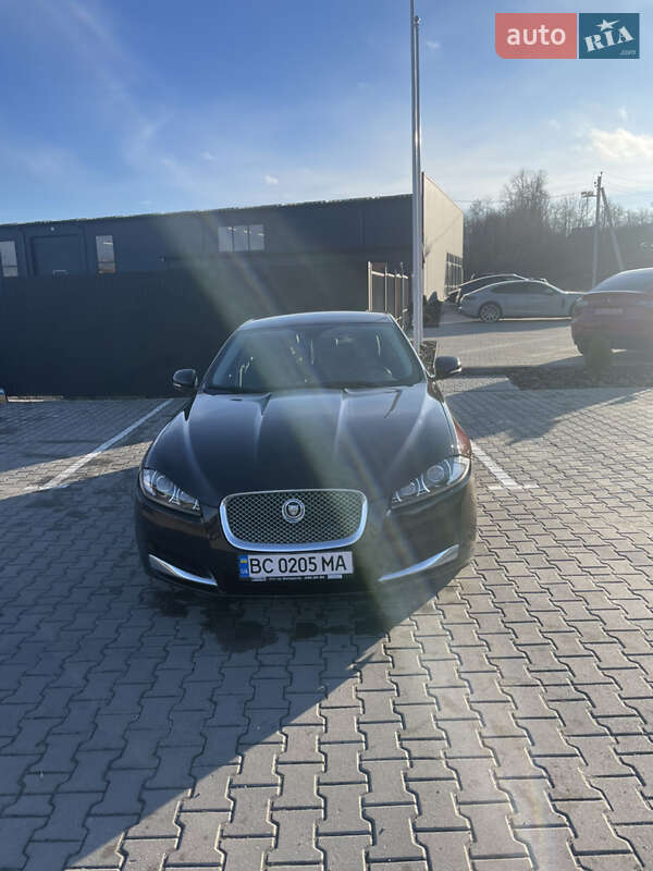 Седан Jaguar XF 2013 в Львове