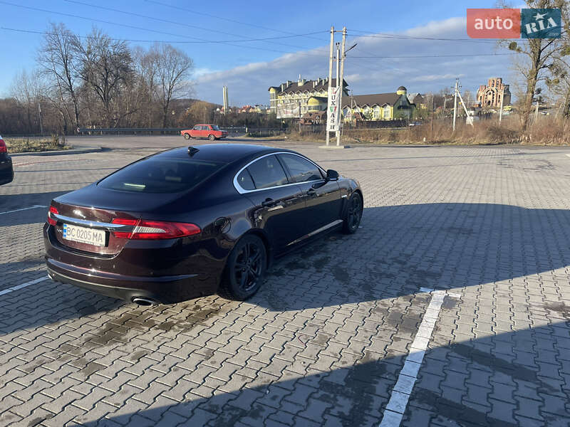 Седан Jaguar XF 2013 в Львове
