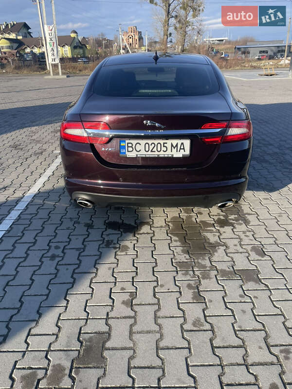 Седан Jaguar XF 2013 в Львове