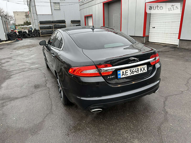 Седан Jaguar XF 2015 в Дніпрі