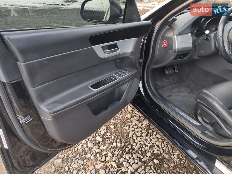 Седан Jaguar XF 2015 в Тячеві