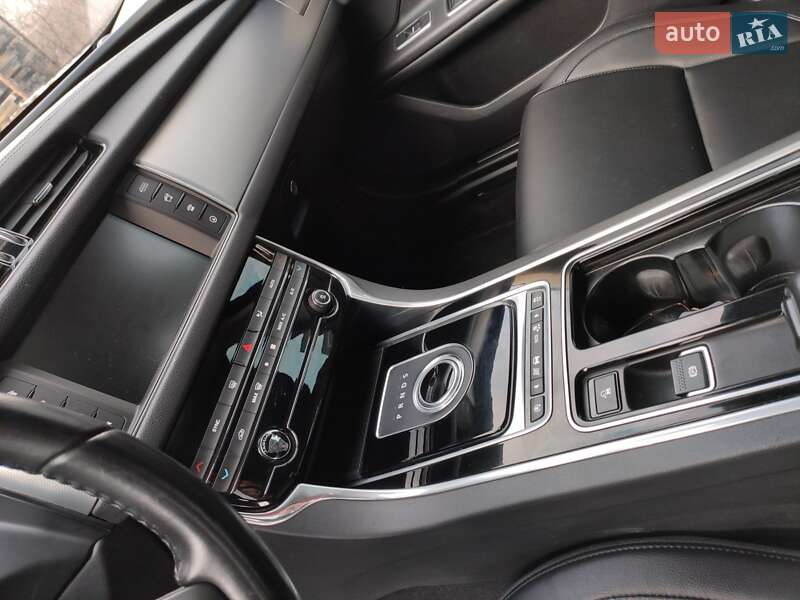 Седан Jaguar XF 2015 в Тячеві
