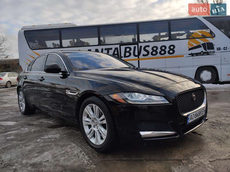 Седан Jaguar XF 2015 в Тячеві