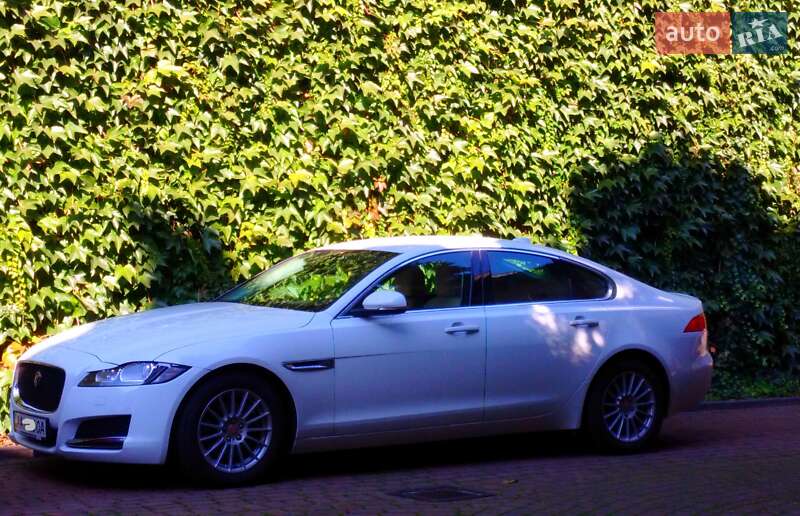 Седан Jaguar XF 2016 в Києві