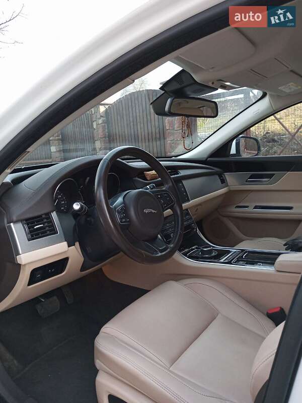 Седан Jaguar XF 2016 в Києві