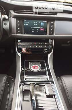 Седан Jaguar XF 2016 в Киеве