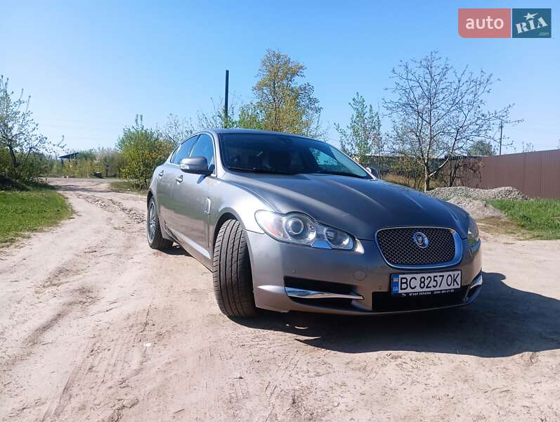Седан Jaguar XF 2008 в Радомышле