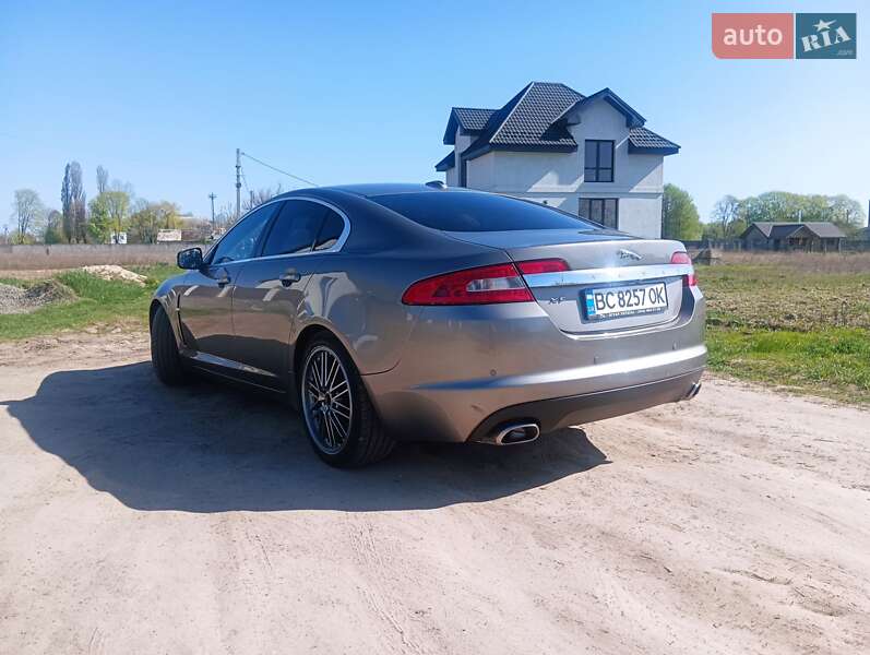 Седан Jaguar XF 2008 в Радомышле