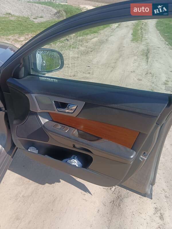 Седан Jaguar XF 2008 в Радомышле