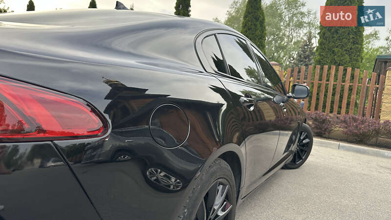 Седан Jaguar XF 2013 в Дніпрі