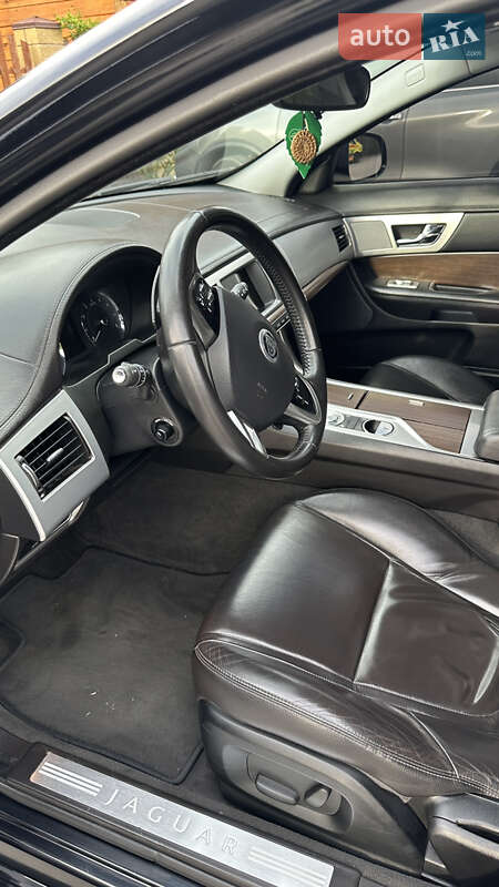 Седан Jaguar XF 2013 в Дніпрі