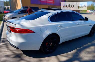 Седан Jaguar XF 2017 в Глевасі