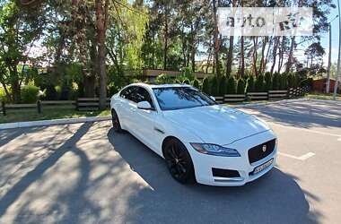 Седан Jaguar XF 2017 в Глевасі