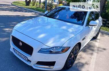 Седан Jaguar XF 2017 в Глевасі