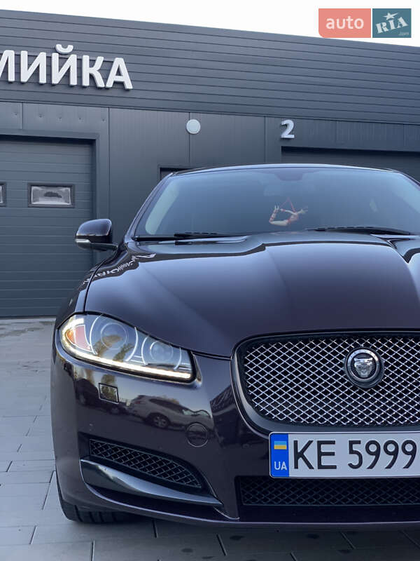 Седан Jaguar XF 2013 в Дніпрі