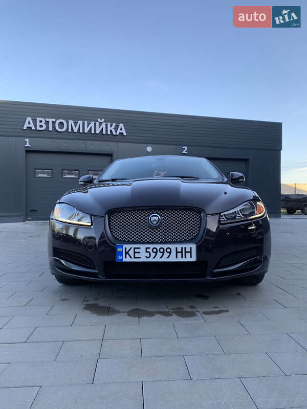Седан Jaguar XF 2013 в Дніпрі