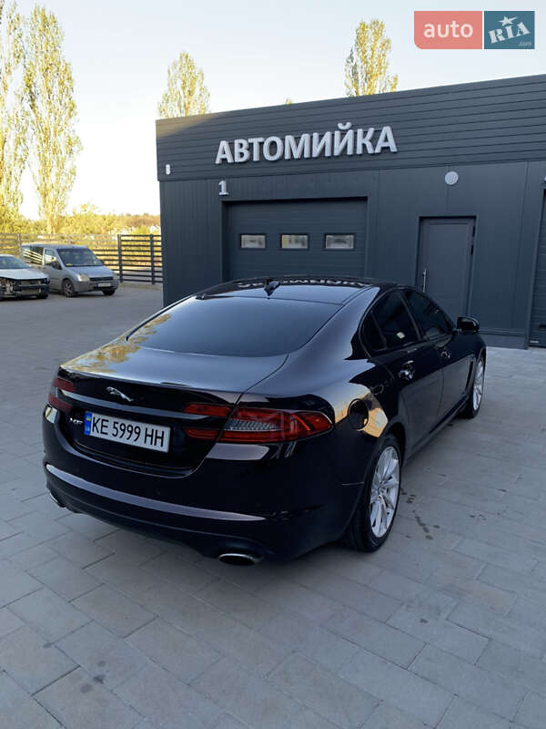 Седан Jaguar XF 2013 в Дніпрі