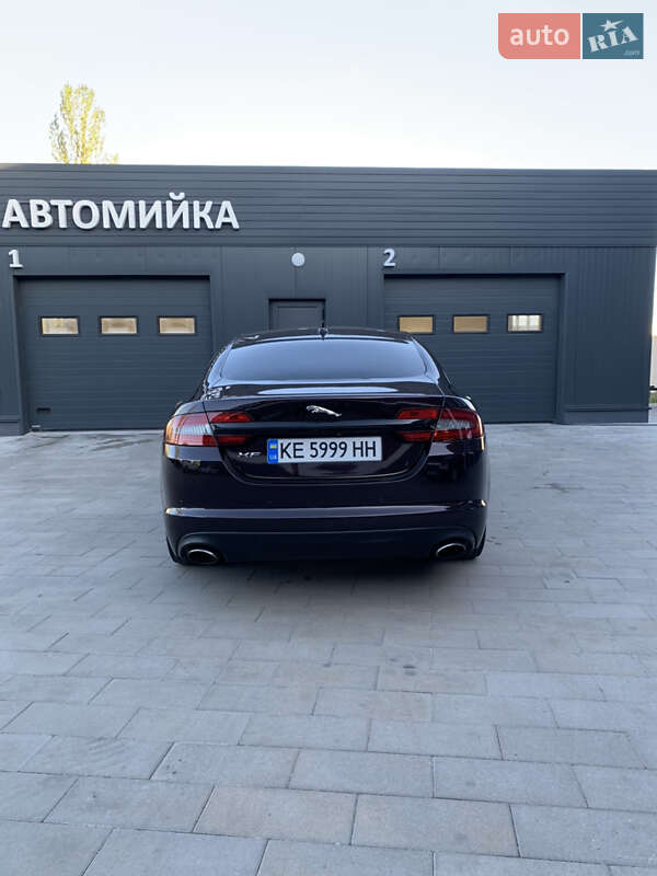 Седан Jaguar XF 2013 в Дніпрі