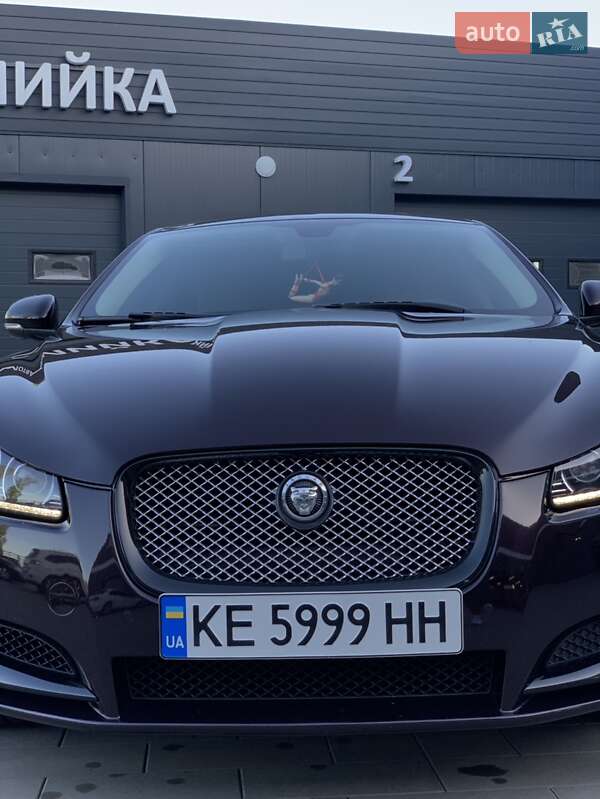 Седан Jaguar XF 2013 в Дніпрі