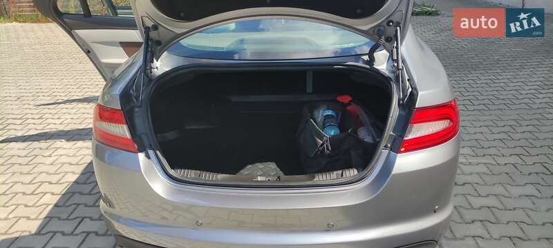 Седан Jaguar XF 2014 в Тернополе