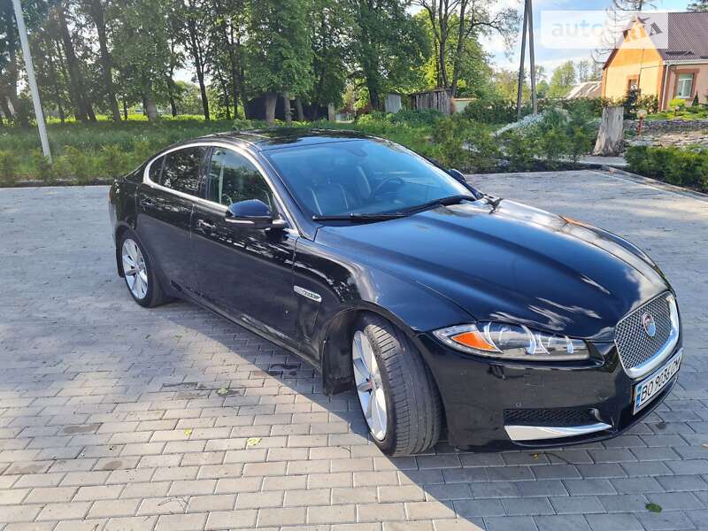Седан Jaguar XF 2014 в Тернополе