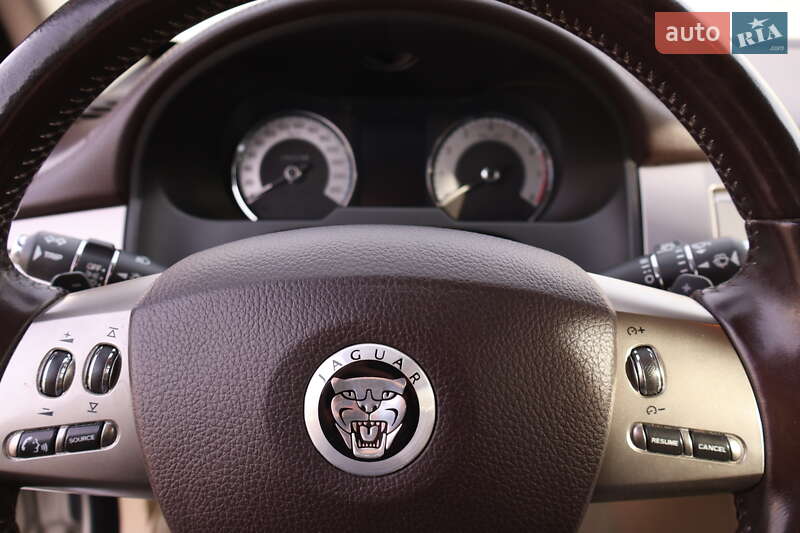 Седан Jaguar XF 2010 в Киеве