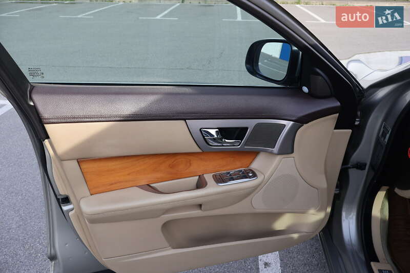 Седан Jaguar XF 2010 в Киеве