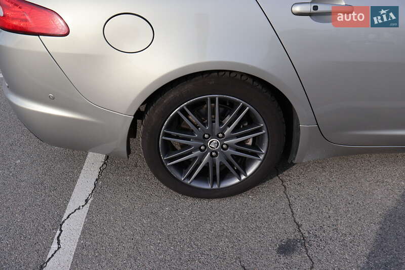 Седан Jaguar XF 2010 в Киеве