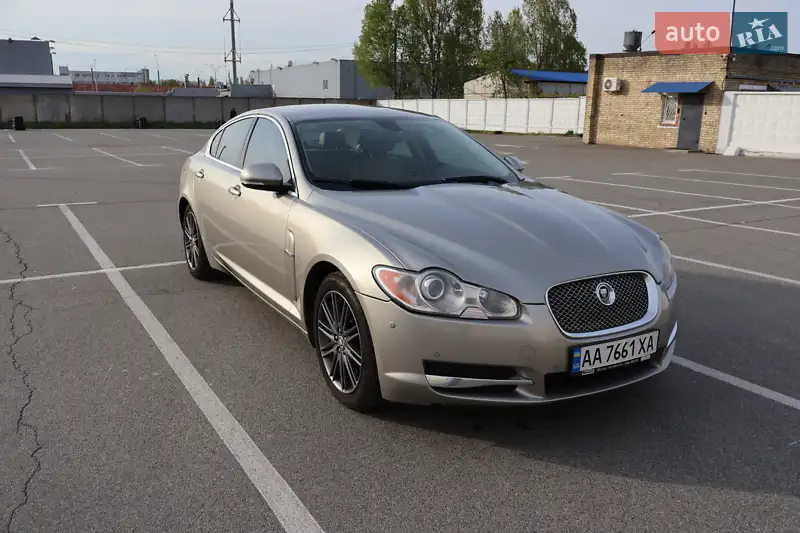 Седан Jaguar XF 2010 в 