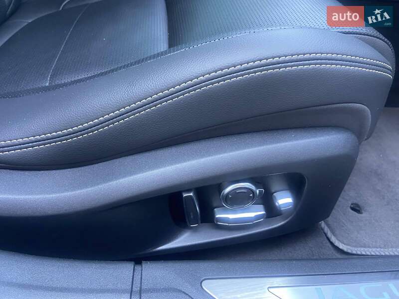 Седан Jaguar XF 2021 в Тернополе