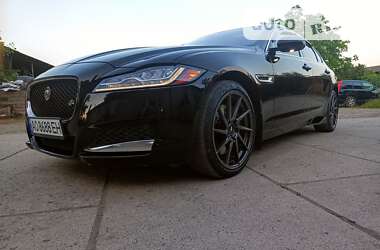 Седан Jaguar XF 2015 в Тячеві