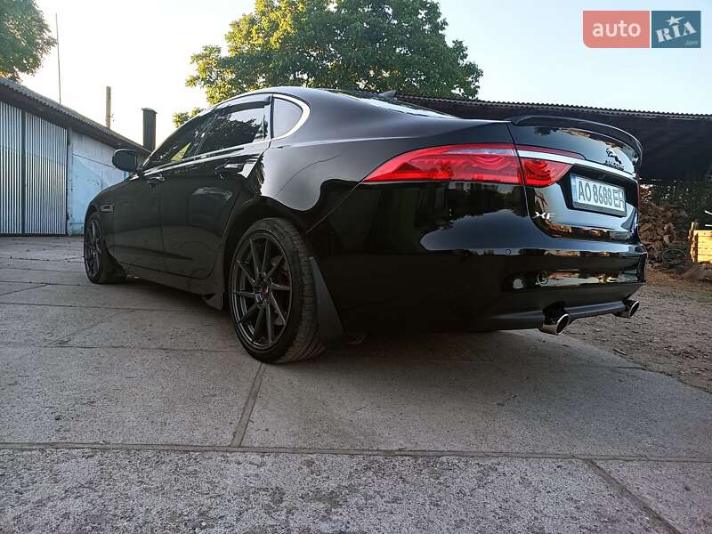 Седан Jaguar XF 2015 в Тячеві