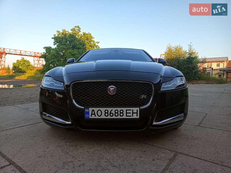 Седан Jaguar XF 2015 в Тячеві