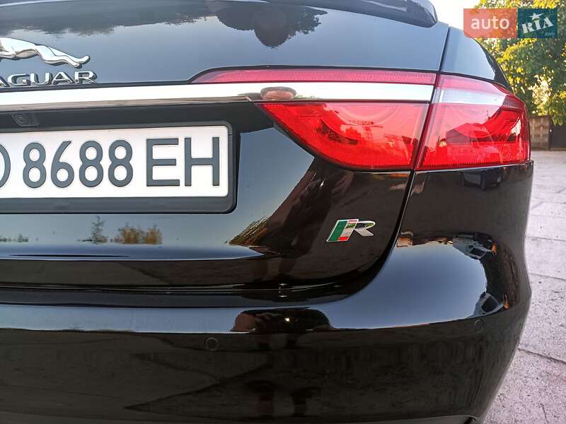 Седан Jaguar XF 2015 в Тячеві