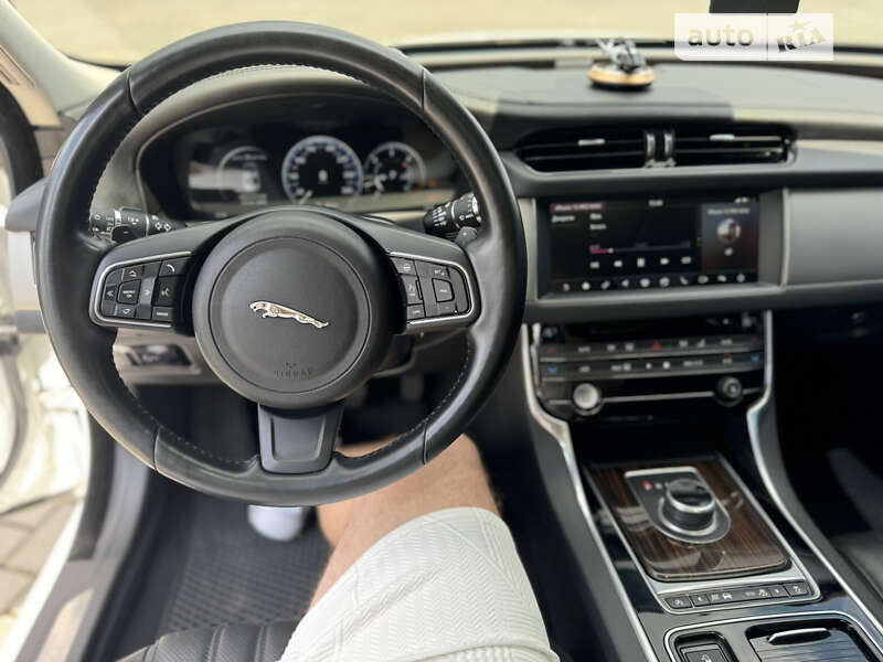 Седан Jaguar XF 2016 в Коломые фото 30 Седан Jaguar XF 2016 в Коломые