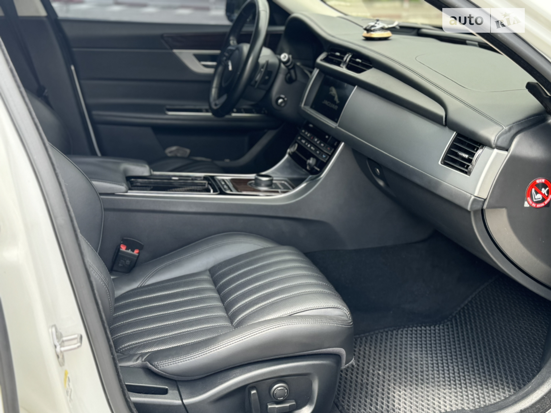 2016 Jaguar XF - мініатюра 42
