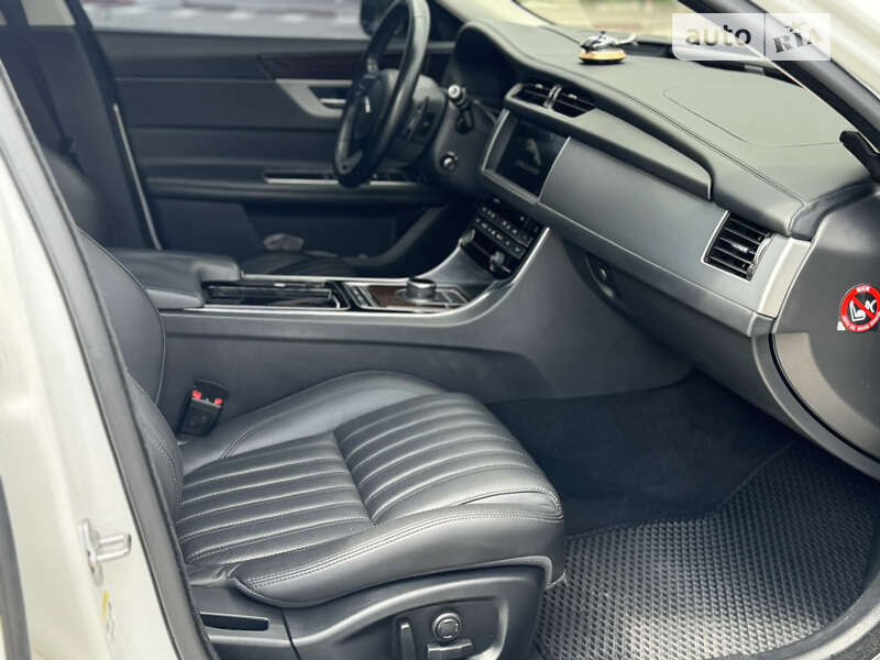 Седан Jaguar XF 2016 в Коломые фото 42 Седан Jaguar XF 2016 в Коломые