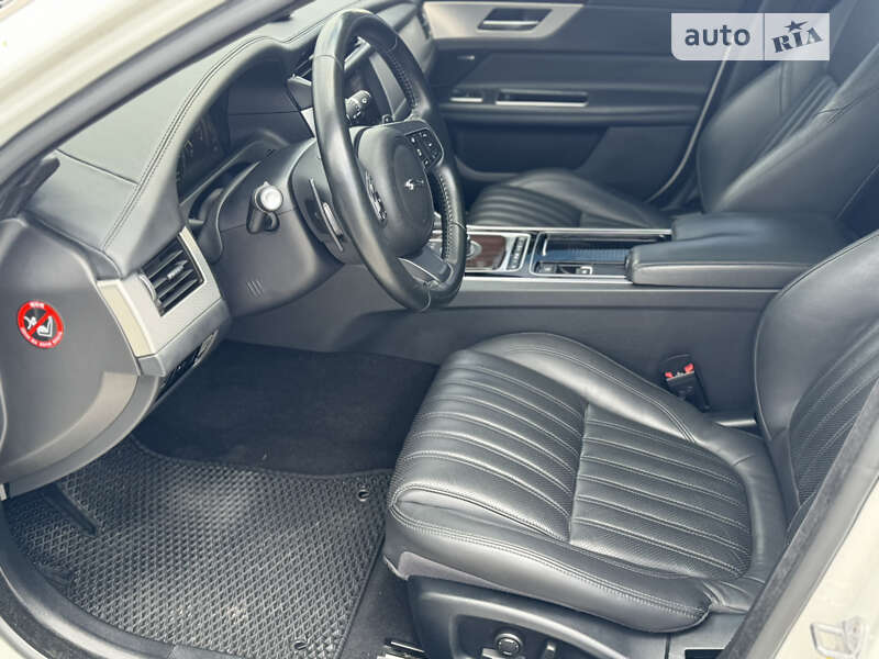 Седан Jaguar XF 2016 в Коломые фото 61 Седан Jaguar XF 2016 в Коломые