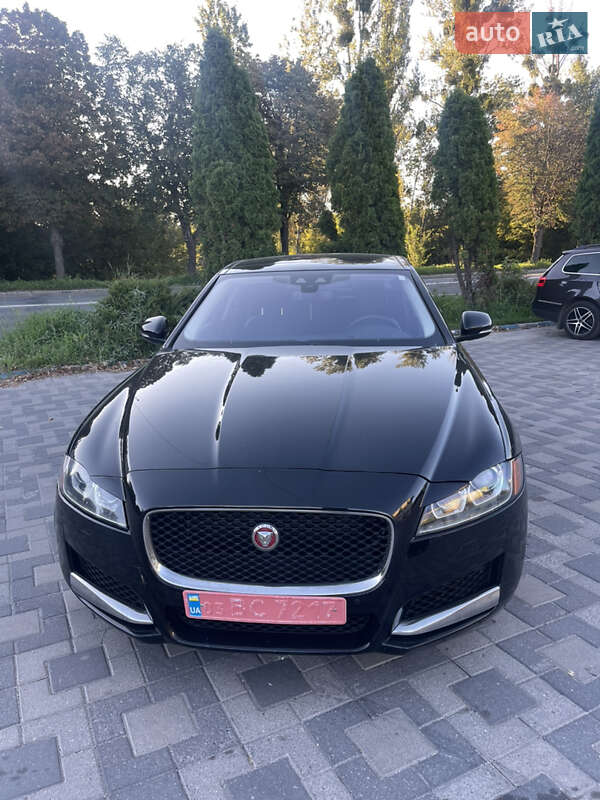 Седан Jaguar XF 2016 в Хмельницком